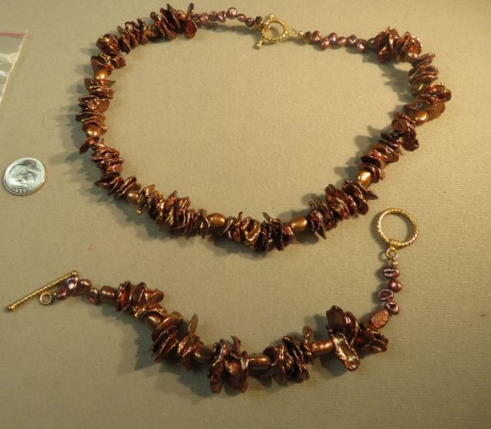 16 1/2" dyed copper tone Keshi pearl necklace & matching bracelet w/gold toggle clasps