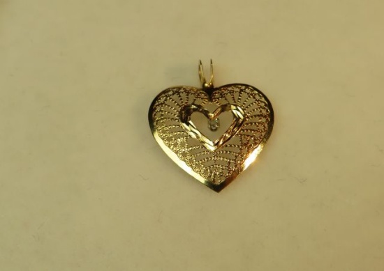 14K -yg- heart shaped pendant w/one 0.1 diamond (estate jewelry)