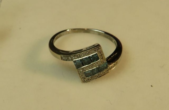 14K white gold ring - size 8 7/8 - 6 emeralds & many 0.1 diamonds (estate jewelry)