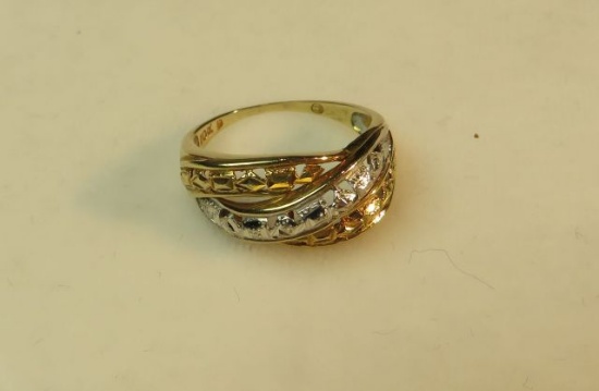 10K -yellow &white gold - diamond cut ring - size 7 3/4 (estate jewelry)