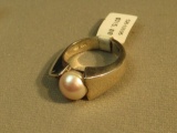 Sterling fresh water pearl ring size 8, weight 11.0 g