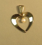 14K - yg- slider heart w pearl - weight 10.7 g, 1 7/8