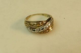 10K -yellow &white gold - diamond cut ring - size 7 3/4 (estate jewelry)