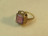 14K -yg- ring - size 8 - w/amethyst center stone (estate jewelry)