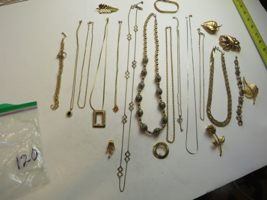 6 brpacjes, 1 pendant, 2 bracelets, 12 necklaces