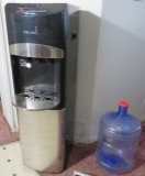 Primo water cooler uses  5 gallon bottles