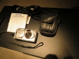 Olympus D400 200M 1.3 megapixel digital camera with carry bag