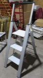 heavy duty 3 step aluminum ladder folds very compact