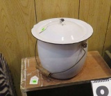 Porcelain lidded chamber pot
