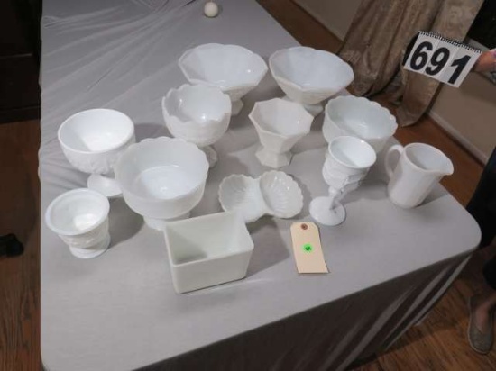 collection of 12 pieces milk glass