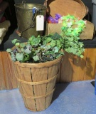 hamper basket, metal basket, small basket with décor