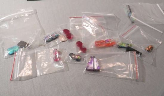 pack of 14 dichroic glass stones Red, green Round Assorted sizes