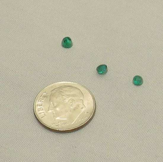 deep green round cut emerald  3.32 mm diameter