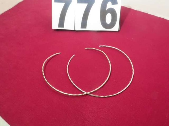 white brass neck wire