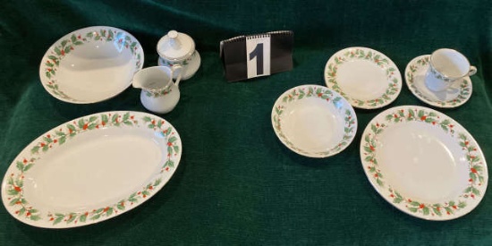 Christmas china-China Pearl/Noel- 8 place settings and serving pieces