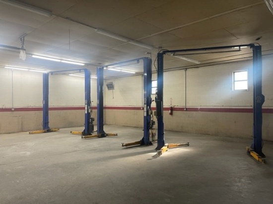 Post Style 9000 and 10,000 lb capacity car lifts