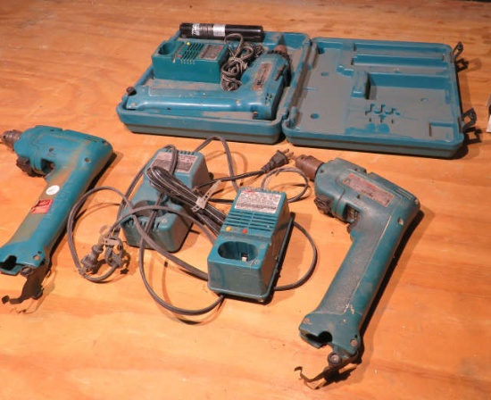group of 9v Makita cordless drills with 3 chargers one battery one case