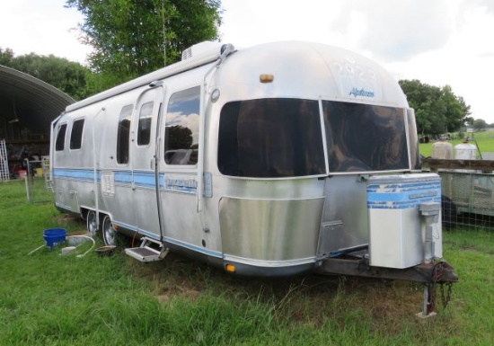 1988  29' Airstream Excello 1000 rv trailer no dents, good floor, good cabinets, good bathroom carpe