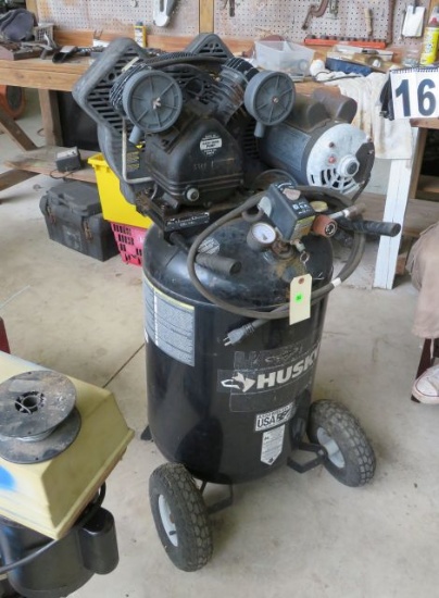 Husky vertical air compressor model c301M 30 gallon, 135psi, 6hp cast iron compressor.  Compressor w