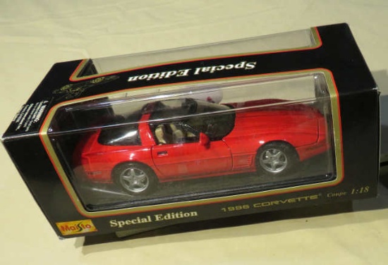 1996 Corvette Coupe 1/18 scale diecast Maisto Special Edition comes with 2 tops