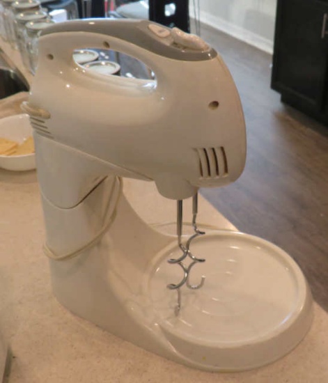 Crafton table top mixer (comes with beaters, no mixing bowl