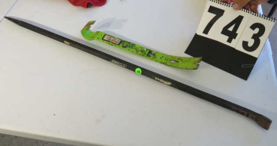 Pittsburg spud bar and a nail puller bar