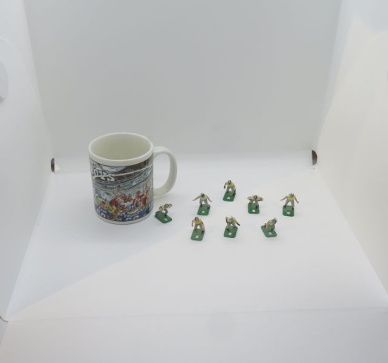 Dallas Cowboys Team coffee mug with 8 miniature players