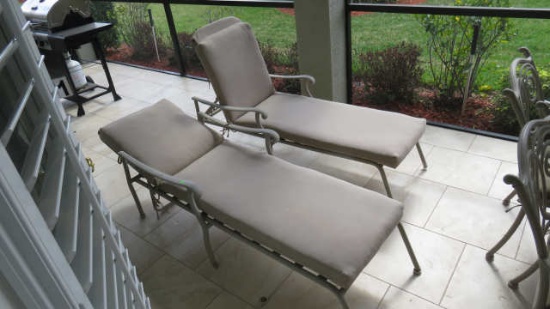 Cast aluminum chase lounge chairs (match lot  550 (one has some flaking fin
