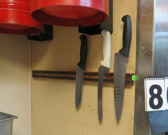 magnetic knife rack with 3 commercial kitchen knives