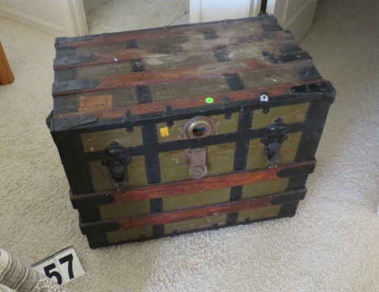 early steamer trunk 19"x22"x28" nice clean condition