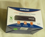 Intellinet Network Solutions 5 port gigabit ethernet switch with durable netak giysubg