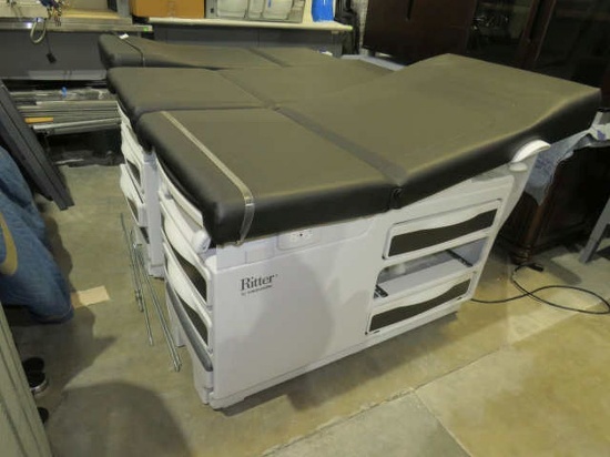 Ritter by Midmark manual exam table  model 204-011  56”l x 28”w x 32”H  mfg 2021