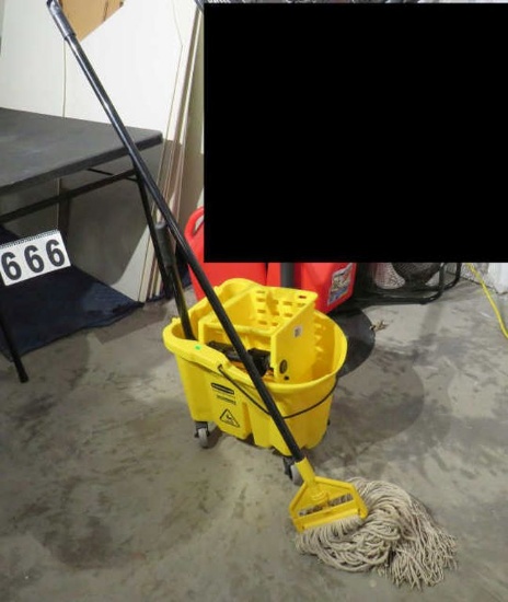 Rubbermaid mop bucket  mop and wringer