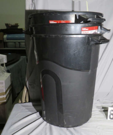 32 gal plastic  trash can