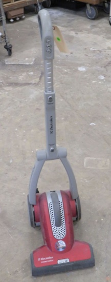Electrolux Vacuum Cleaner, Working