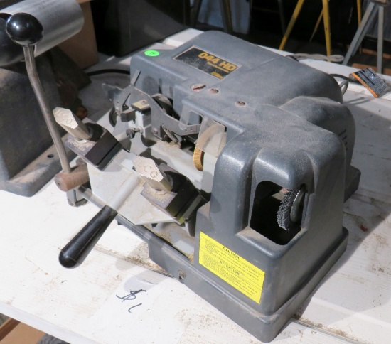 Ilco 044 HD key cutting machine