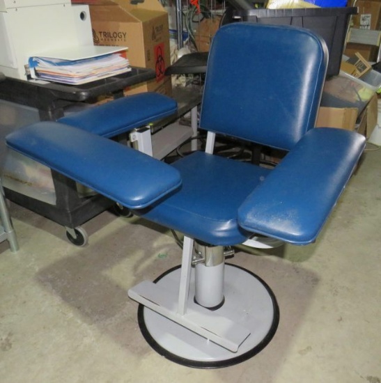 Phlebotomy chair like new with hydraulic height adjustment and swivel chair, adjustable height ar...