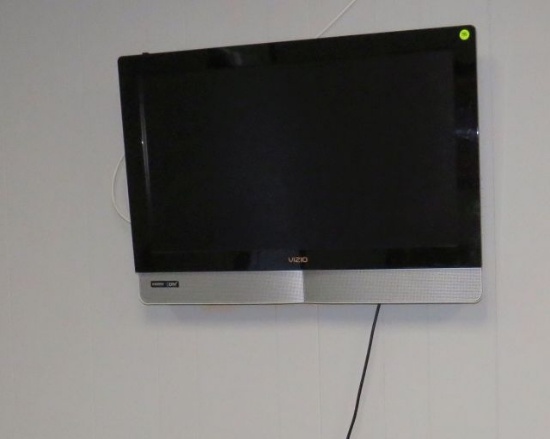 Vizio 32" wall mount TV