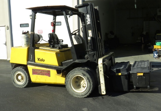 1997 10000 Yale triple mast, side shuttle, lp gas, solid front wheels, steering wheels pneumatic ...