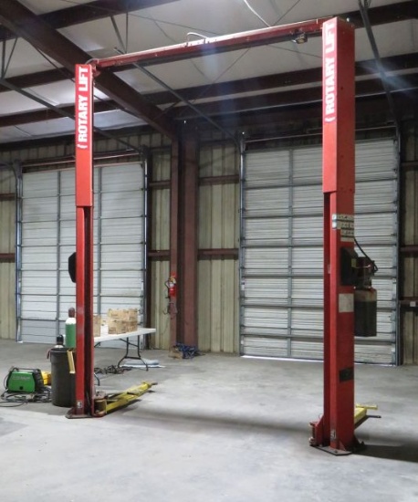 Forward car lift (hydraulic cylinders recently rebuilt works perfectly)
