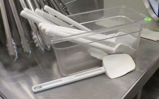silicone spatulas with plastic container