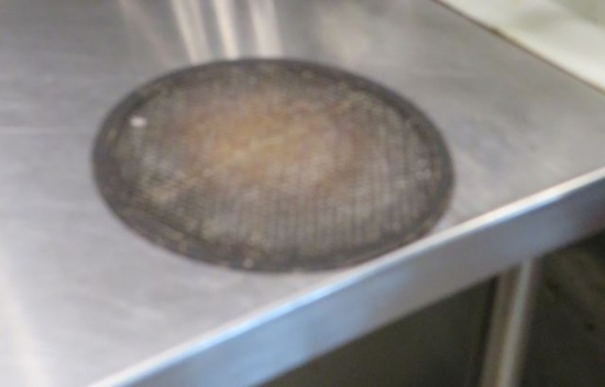 vented pizza screen for oven comes with 5 gal plastic food bucket