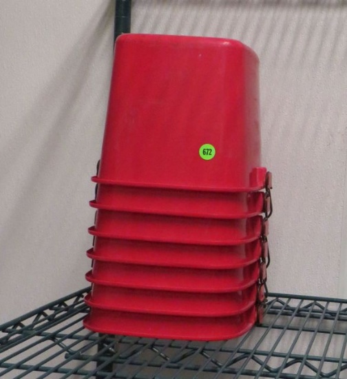 red square 6 quart buckets