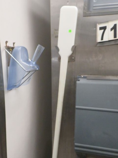 nylon ice paddle, plastic ice scoop and wall mount bracket