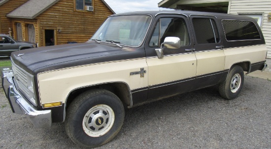 1984 Chevrolet C20 Suburban 2 WD