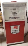 Mobilgas Special gas pump