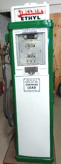 Bennett Sinclair gas pump restored