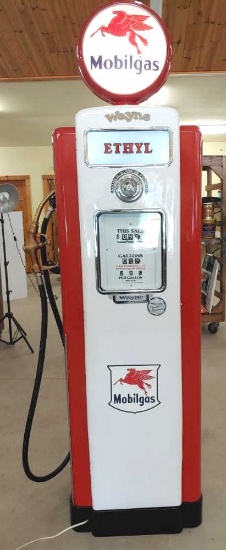 Wayne Mobilgas gas pump lighted w/ key