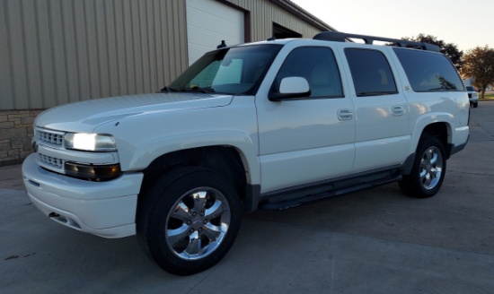 White Chevy  Suburban Z71 2003 CHEVROLET Suburban