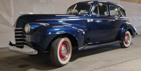 1940 OLDSMOBILE Sedan